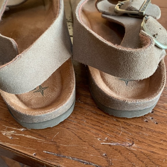 Eastland Charlestown Women’s Sandal Tan Double Strap Suede Buckle Close Size 11 - Picture 10 of 11